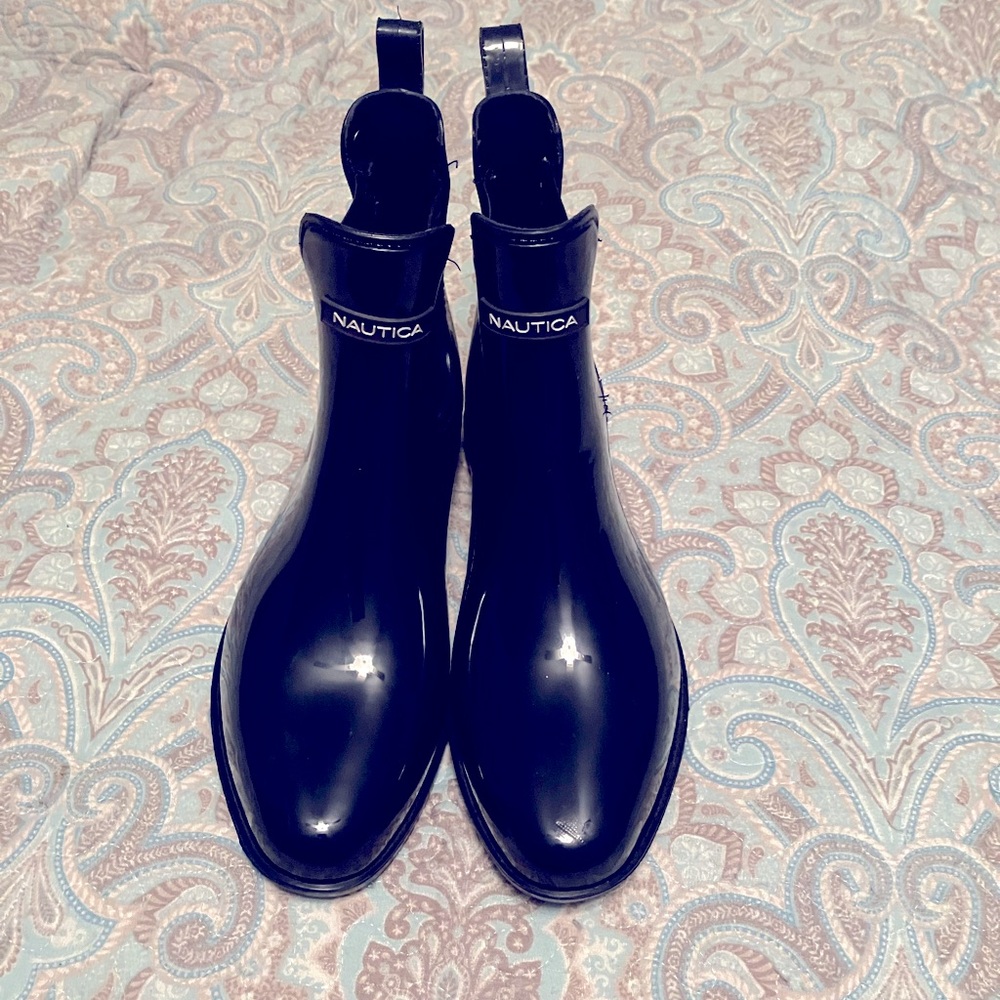 Ladies navy Nautica plastic rain boots size L